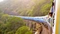 een rijdende trein door India