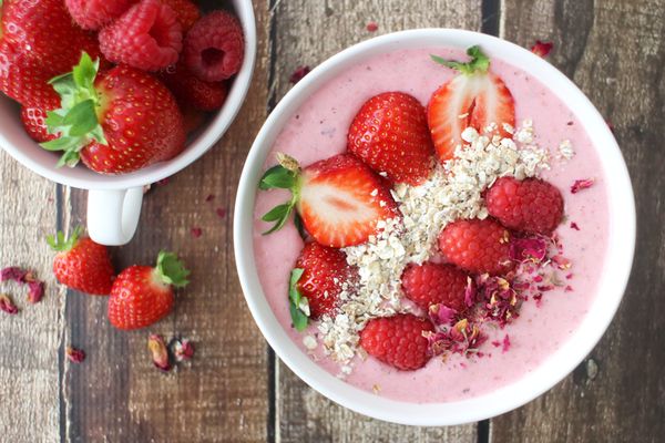 vega smoothiebowl met aardbeien