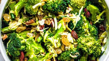 Vegan broccolisalade
