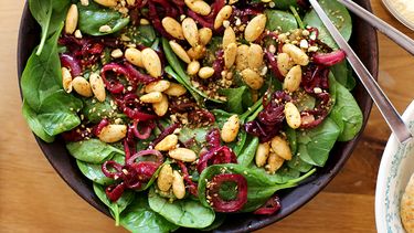 vega vrijdag salade gekarameliseerde rode ui Ottolenghi