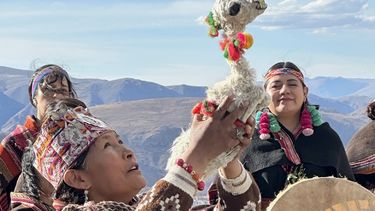 Het hart dat niet breekt, maar openbarst: documentaire Just Our Heart onderzoekt rouw als kracht