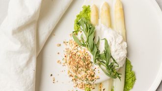 Afbeeldig van witte asperges met burrata recept