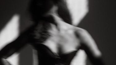 Cleo Berger (27) onthult de schaduwkanten van de high class escortwereld in nieuw boek