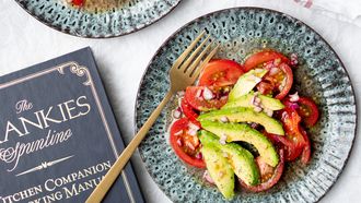 Foto bij recept vegan tomatensalade met avocado 1