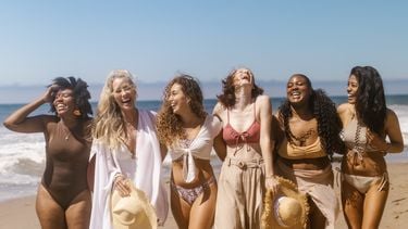groep vrouwen op strand