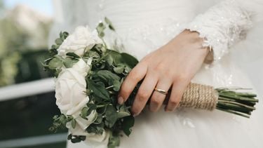 Noor (34) heeft een dilemma. Ze gaat trouwen, maar vraagt zich af: 'Kan het ook duurzaam?'