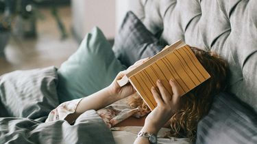 vrouw heeft nachtmerrie