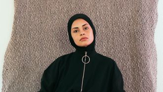 Reis door Iran, vrouw met hoofddoek