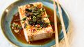 warme tofu met soja en sesam
