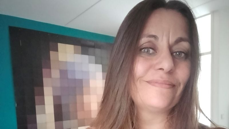 Laura (43) over haar single leven: 'Ik probeerde mijn partner te reanimeren'