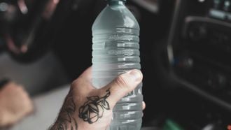 Wat kun je beter drinken: kraanwater of water uit een fles? Drinkwaterexpert legt uit