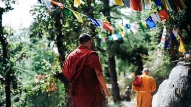 monniken die lopen