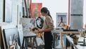 vrouw schilderen nieuwe hobby