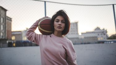 meisje met basketbal
