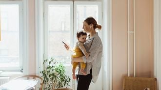 Altijd ‘aan’: waarom kunnen moeders minder goed ontspannen?