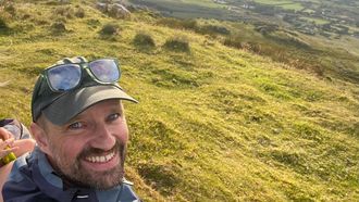 Job van Eunen (46) heeft regelmatig telefoongesprekken met wildvreemden: ‘Ik ben onverzadigd nieuwsgierig’