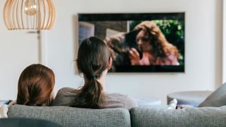 Veel tv kijken op middelbare leeftijd kan later slecht uitpakken voor je brein, blijkt uit onderzoek