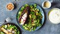 Salade met gepofte aubergine, granaatappel en een tahin-mosterd dressing_staand