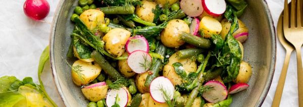 vegan salade met aardappels en groente