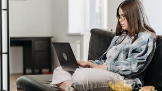 Experts: dit is wanneer binge-watchen een probleem wordt
