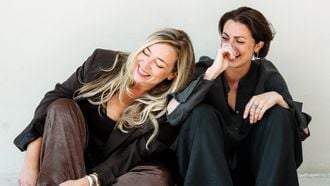 Schrijfduo Adeline en Jip Isabel breken taboe met erotisch boek voor vrouwen: ‘Vrouwen mogen hun verlangens omarmen’