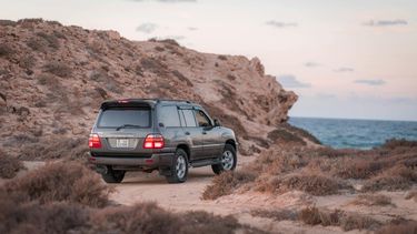 off road auto op een duurzame-roadtrip