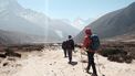 groep is aan het wandelen in Nepal