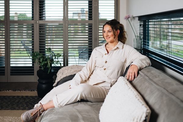 Jessica (25) heeft een taalontwikkelingsstoornis (TOS): 'Ik voelde me een alien op een planeet met een vreemde taal'