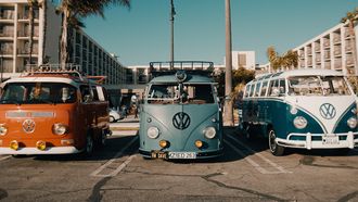 volkswagenbusjes op een rij