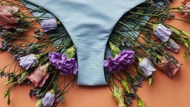 bikini broekje met bloemen